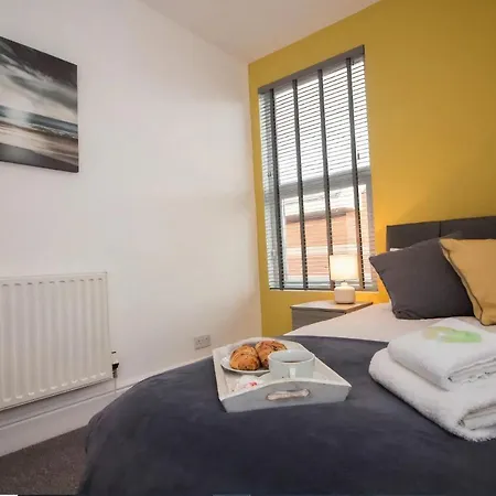 Lovely Family 3 Bed * Манчестер