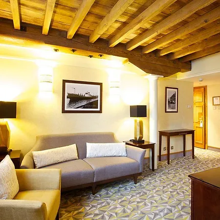 Marriott Victoria & 4*