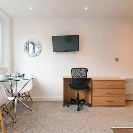 Stunning 1-bed In City Centre Апартаменты *