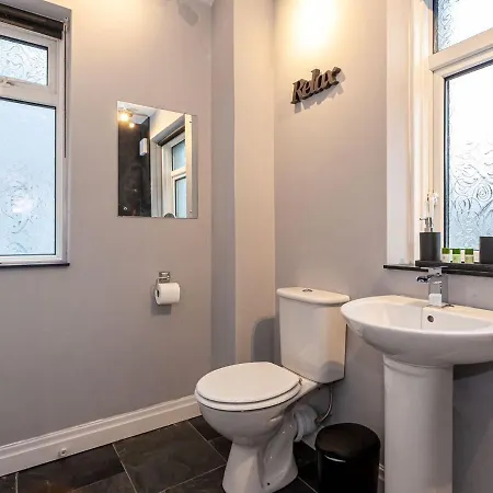 Charming Holiday In Wythenshawe Near Wythenshawe Park Feriehus *