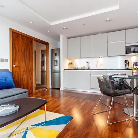 Esquire Media * Манчестер