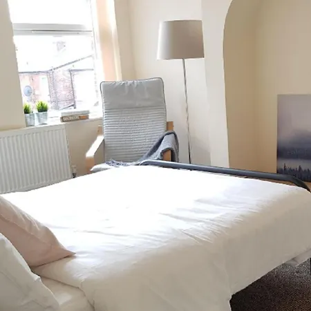 Beautiful 4 Bedroom Victorian Sleeps 7 Stockport マンチェスター