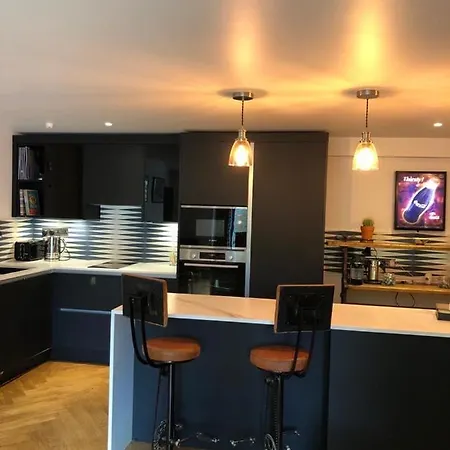 Chorlton Garden Rooms. Relax, Work, And Play. Apartament