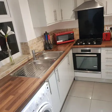Bambz 2 Apartment