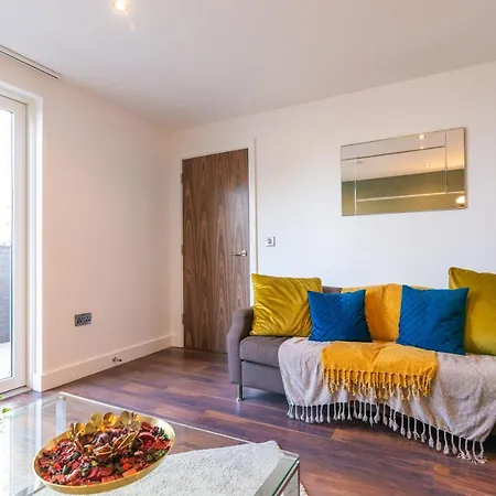 City Centre 2 Bedroom Luxury Townhouse - With An Outdoor Hot Tub Апартаменты