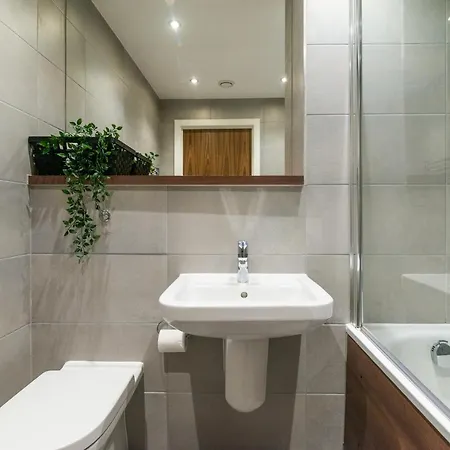 City Centre 2 Bedroom Luxury Townhouse - With An Outdoor Hot Tub Апартаменты *