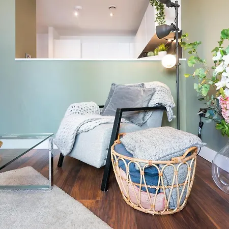 City Centre 2 Bedroom Luxury Townhouse - With An Outdoor Hot Tub *