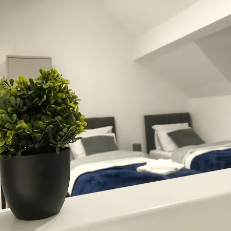 10min To - Free Parking - Private - Contractor Friendly