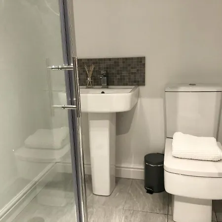 10min To - Free Parking - Private - Contractor Friendly Apartment