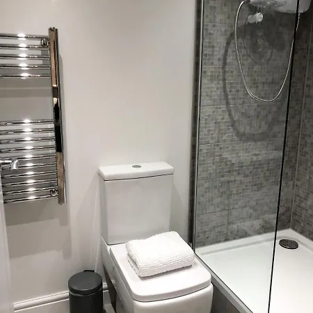 10min To - Free Parking - Private - Contractor Friendly Apartment