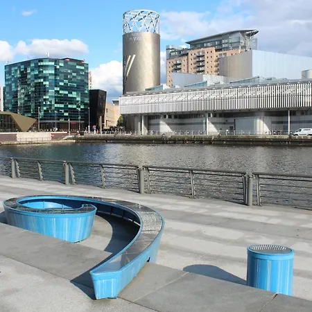 Esquire Media Apartamento *