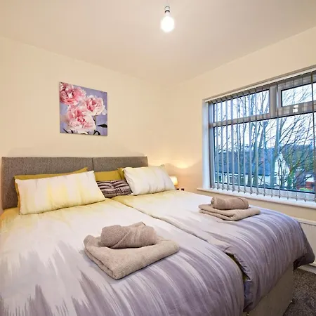 بيت للعطل Beautiful Cozy With Free Parking مانشستر