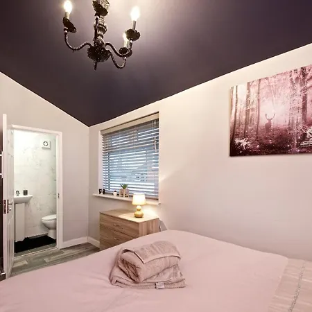 Beautiful Cozy With Free Parking بيت للعطل *