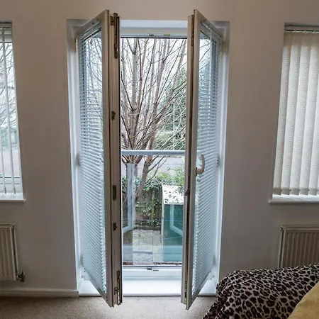 Alban Townhouse דירה