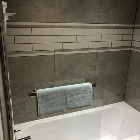 Couette-café Big Rusholme With Tv And Private Bathroom-parking&wifi *