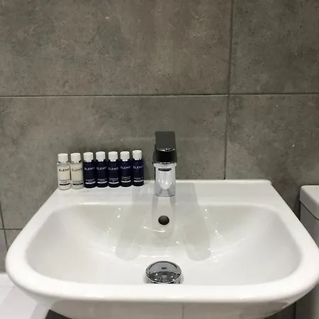 Big Rusholme With Tv And Private Bathroom-parking&wifi Манчестер