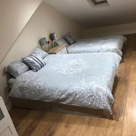 Couette-café Big Rusholme With Tv And Private Bathroom-parking&wifi *