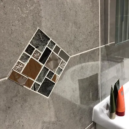 Big Rusholme With Tv And Private Bathroom-parking&wifi Couette-café *