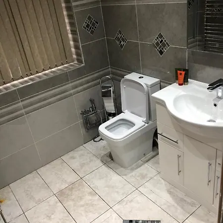 Bed & Breakfast Big Rusholme With Tv And Private Bathroom-parking&wifi
