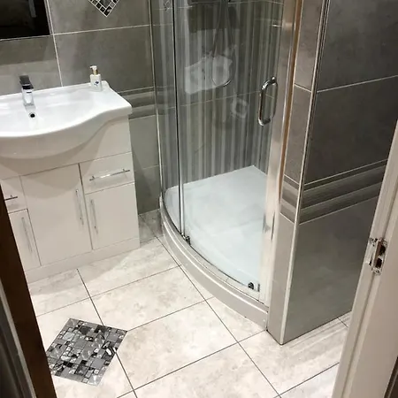 Big Rusholme With Tv And Private Bathroom-parking&wifi Manchester