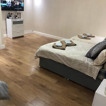 Big Rusholme With Tv And Private Bathroom-parking&wifi Couette-café