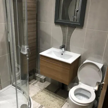 Big Rusholme With Tv And Private Bathroom-parking&wifi