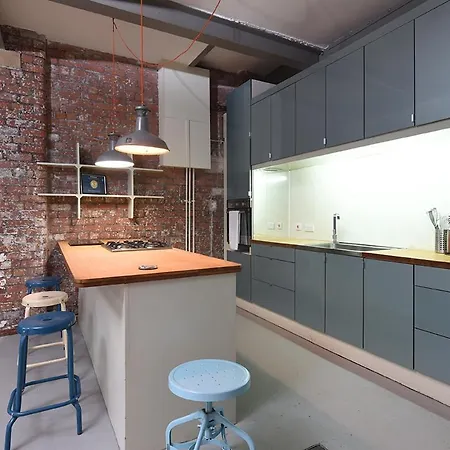 Mason Street Sleeps 16 *