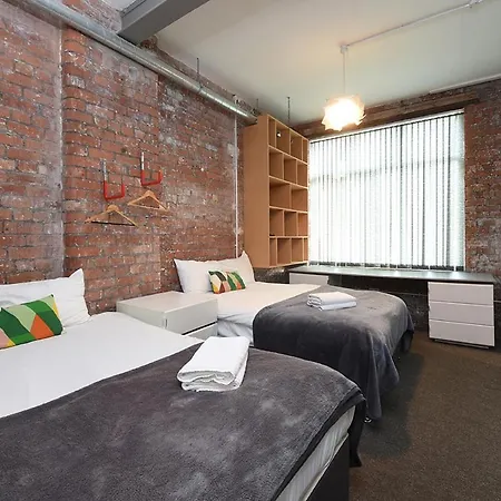 Mason Street Sleeps 16 *