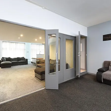 Penthouse Warehouse Slps 18 Appartement