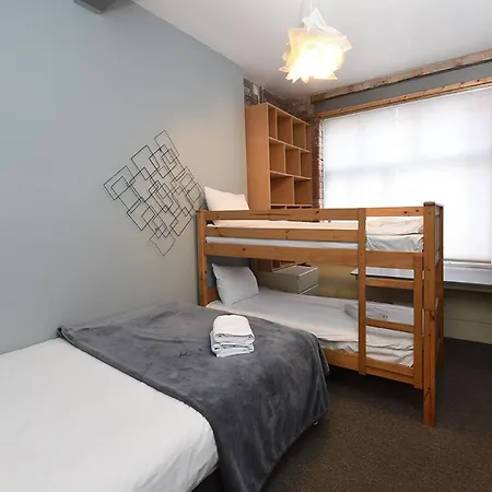 Mason Street Sleeps 16 Manchester