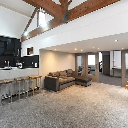 Penthouse Warehouse Slps 18 아파트