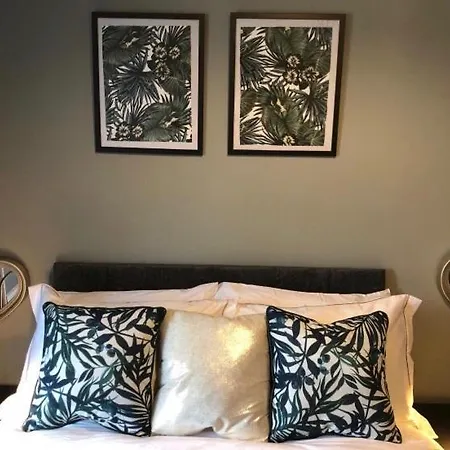 1. Stylish Private Double Near Centre
