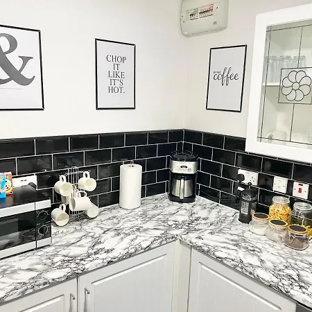 Convenient Centre 3bd With Free Parking