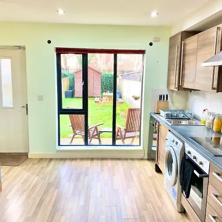 Spacious 5 Bed Townhouse Manchester, Salford Qauys - Two Bedroom With Parking Манчестер