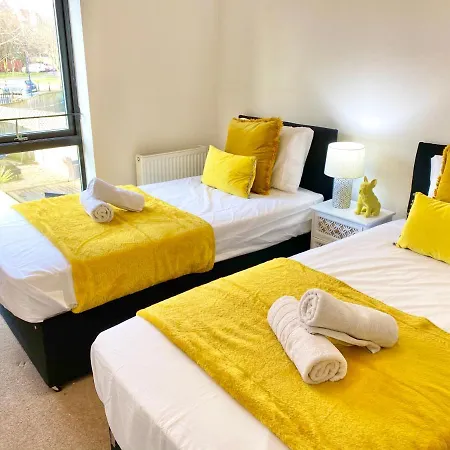 Spacious 5 Bed Townhouse Manchester, Salford Qauys - Two Bedroom With Parking Апартаменты Манчестер