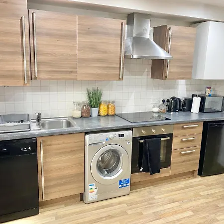 Spacious 5 Bed Townhouse Manchester, Salford Qauys - Two Bedroom With Parking