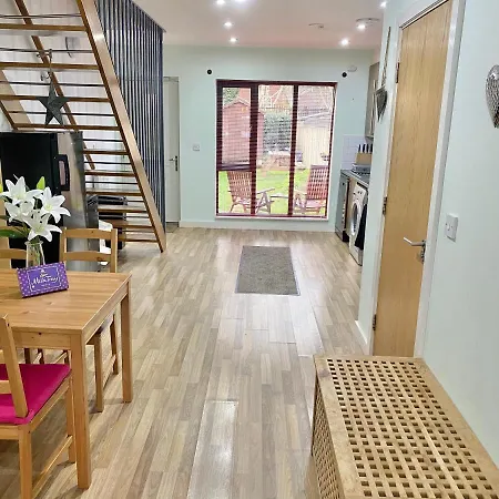 Spacious 5 Bed Townhouse Manchester, Salford Qauys - Two Bedroom With Parking Апартаменты Манчестер