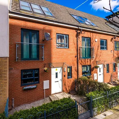 Bright&modern Contractor House By Niji Short Manchester