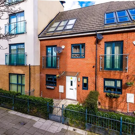 Bright&modern Contractor House By Niji Short Prázdninový dům *