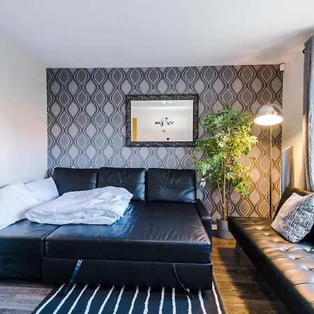 Bright&modern Contractor House By Niji Short