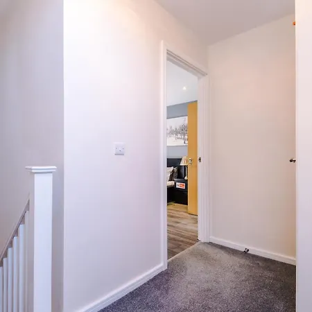 Bright&modern Contractor House By Niji Short