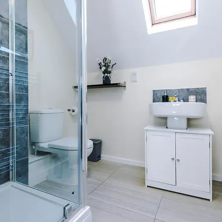 Bright&modern Contractor House By Niji Short