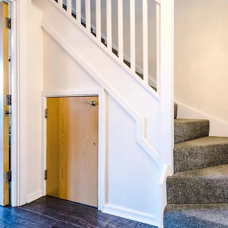 Bright&modern Contractor House By Niji Short *