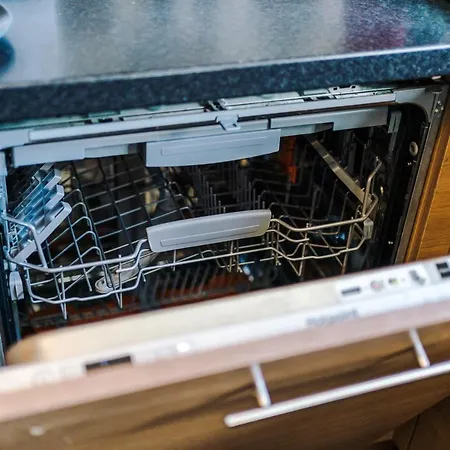 Bright&modern Contractor House By Niji Short Manchester