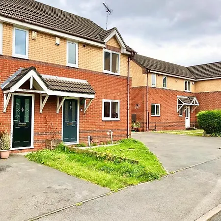 Convenient Centre 3bd With Free Parking Apartment