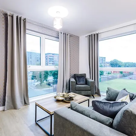 2 Bedroom Hosted By Mcr Dens