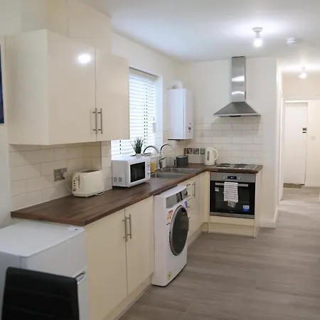 Gorgeous Ground Floor + Free Parking