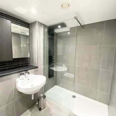 Cosy Centre Location, Hydro Massage Showe Manchester