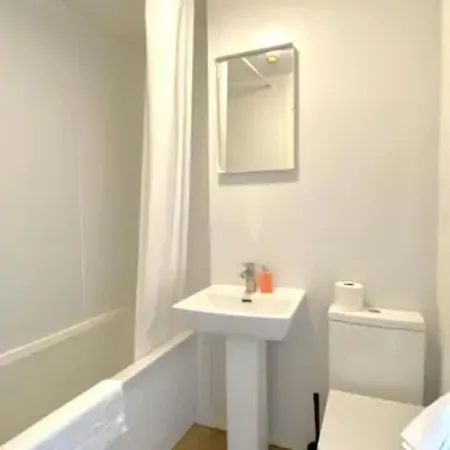 Apartment Conveniently Situated 1bed Apt In Stretford