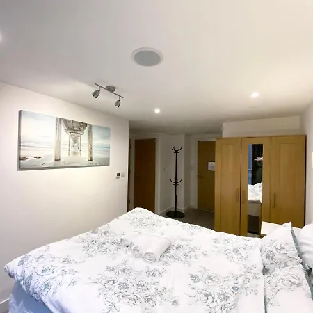 Cosy Centre Location, Hydro Massage Showe *